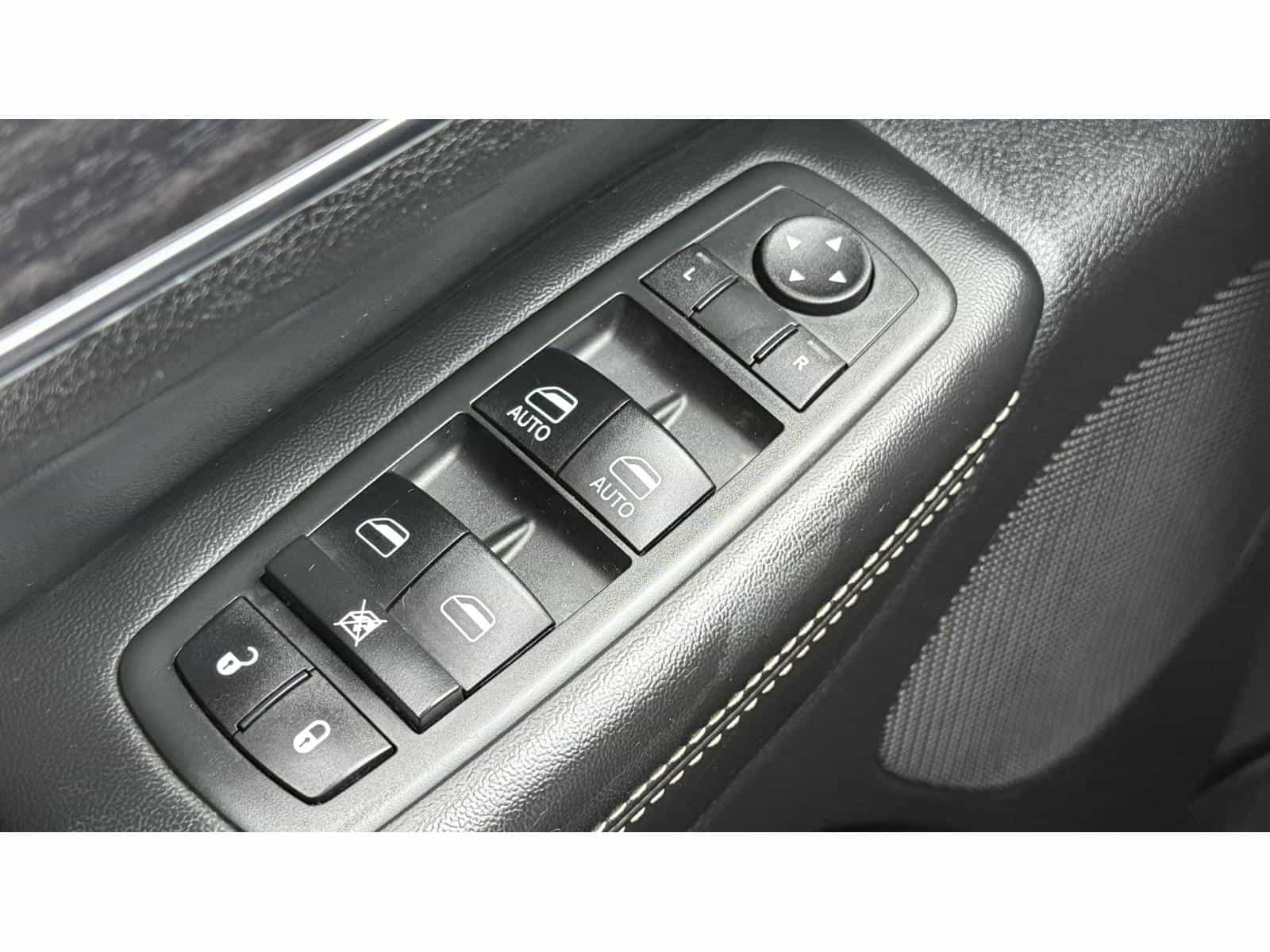 2014 Jeep Grand Cherokee Limited - Image 13