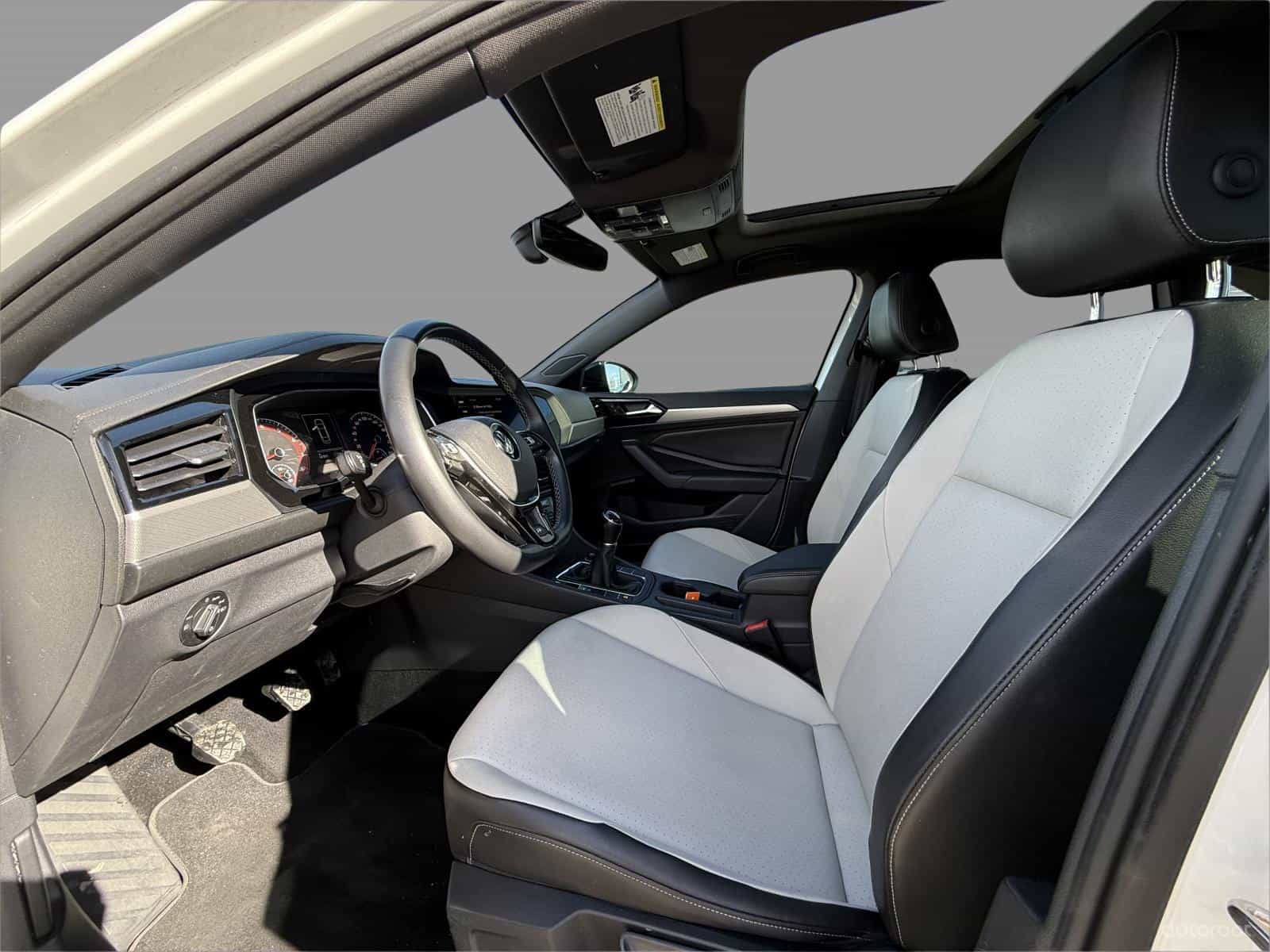 2019 Volkswagen Jetta Highline - Image 11