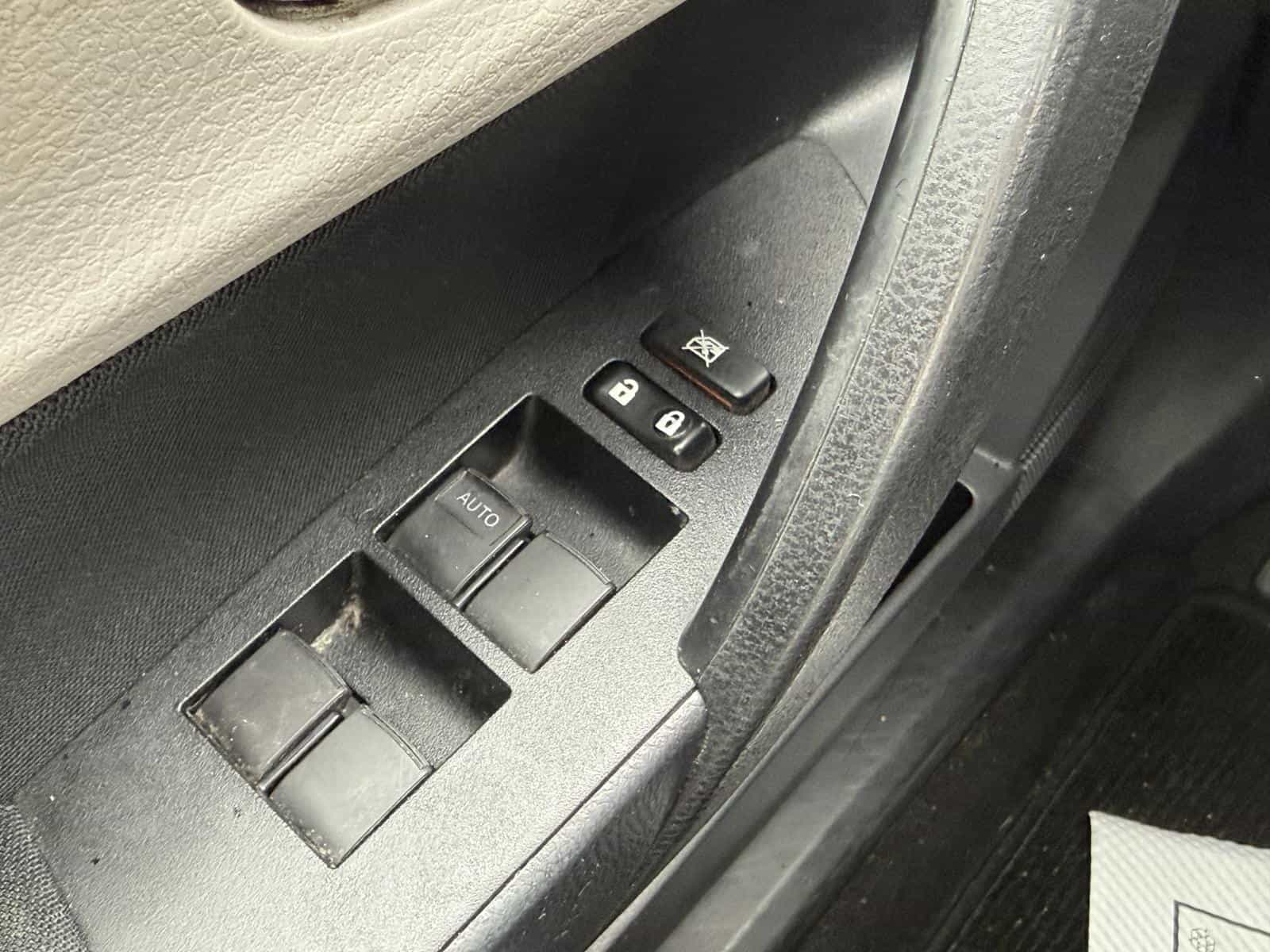 2015 Toyota Corolla LE - Image 14