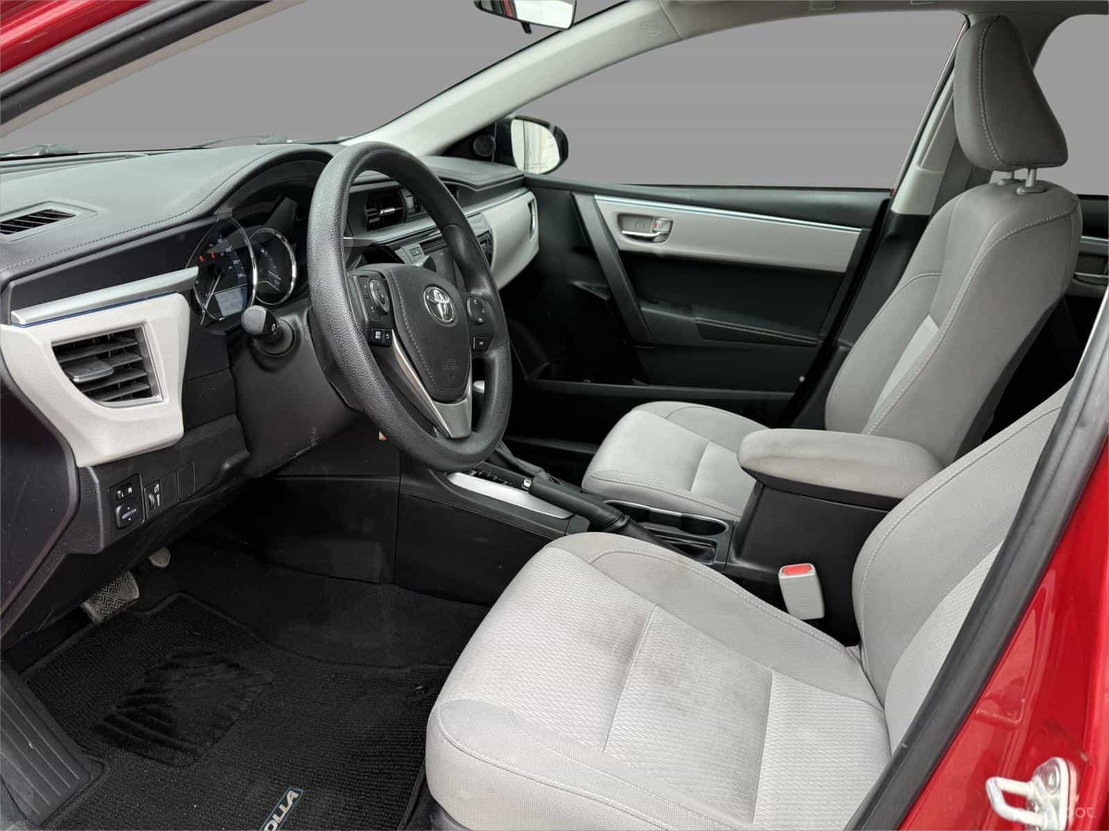 2015 Toyota Corolla LE - Image 11